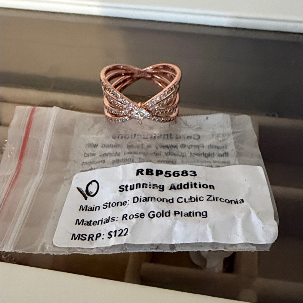 Bomb party size 10 ring “stunning addition” - Picture 2 of 2